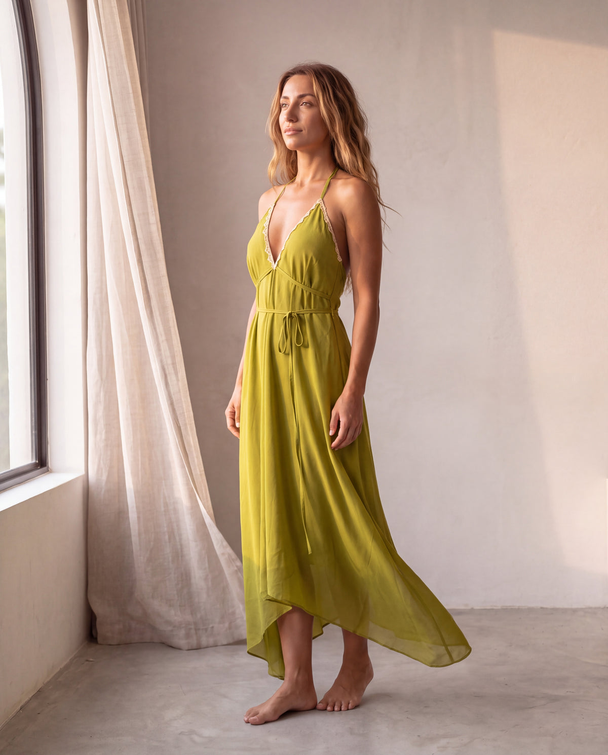 The Amalfi Dress in Oliva, in movement