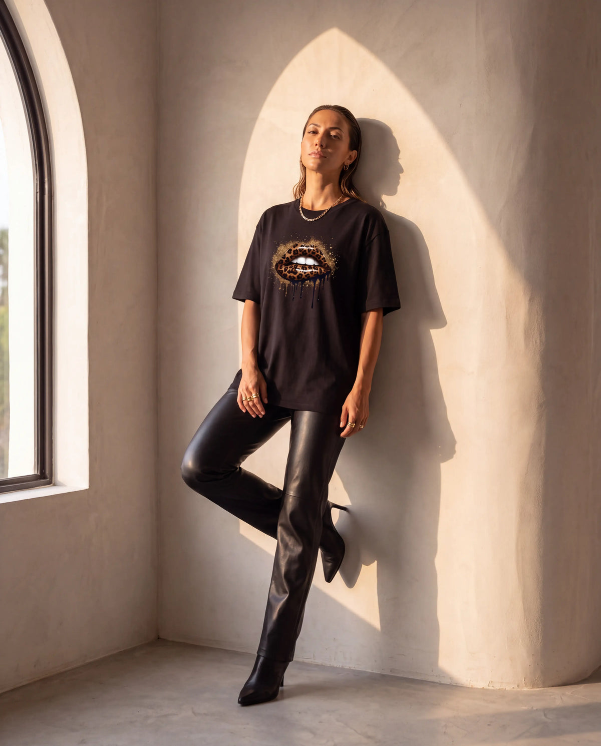 Wild Bite Oversized Tee in black